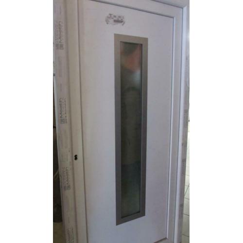 Buitendeuren magazijn-opruiming nieuwe voor en achterdeuren