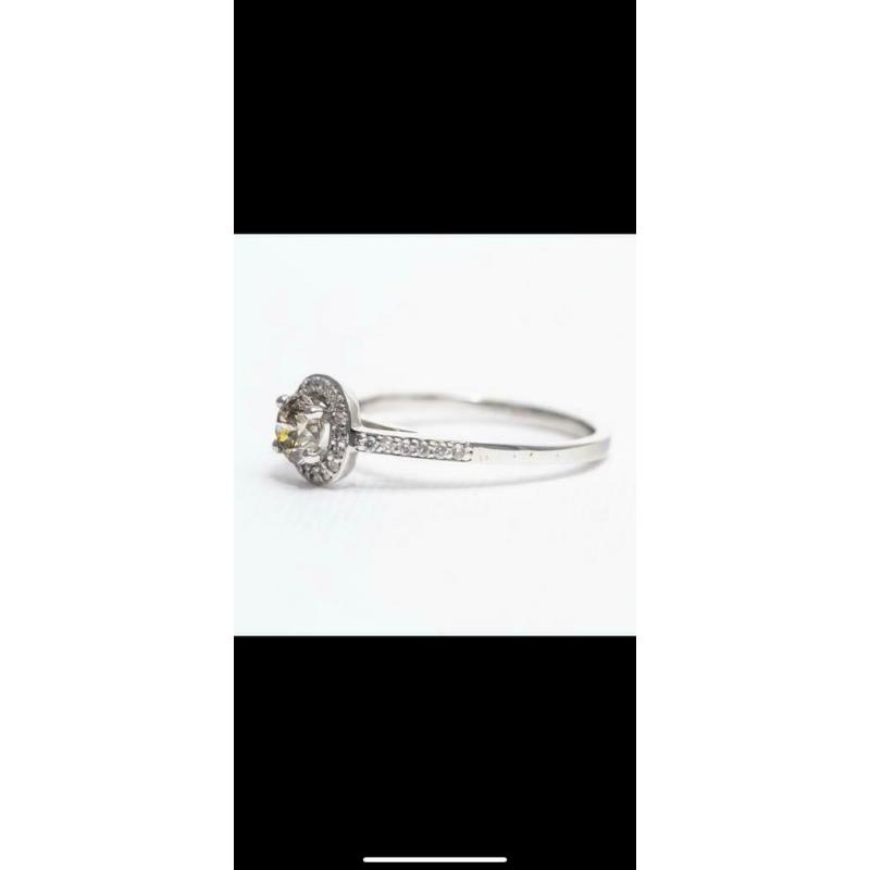 Wit gouden ring met 0,66 ct vs2