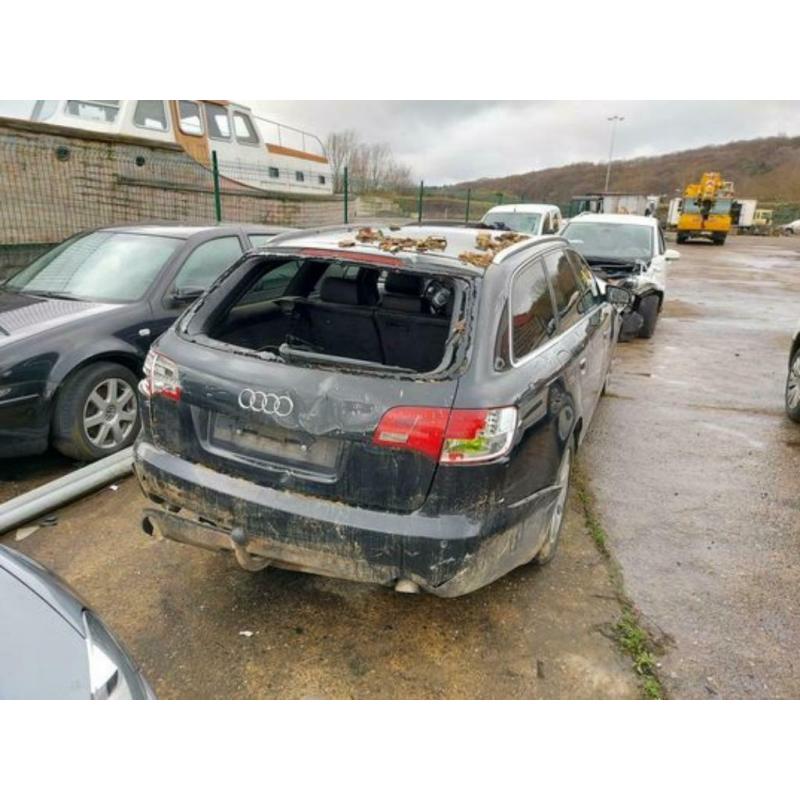 Audi A6 2L 2010 206.000 KM accidentée A VOIR