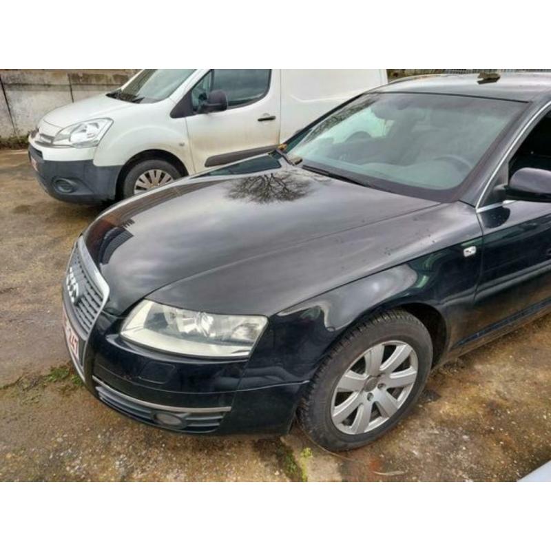 Audi A6 2L 2010 206.000 KM accidentée A VOIR