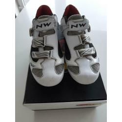 Chaussures vélo Northwave Galaxy Taille 46 blanc rouge noir