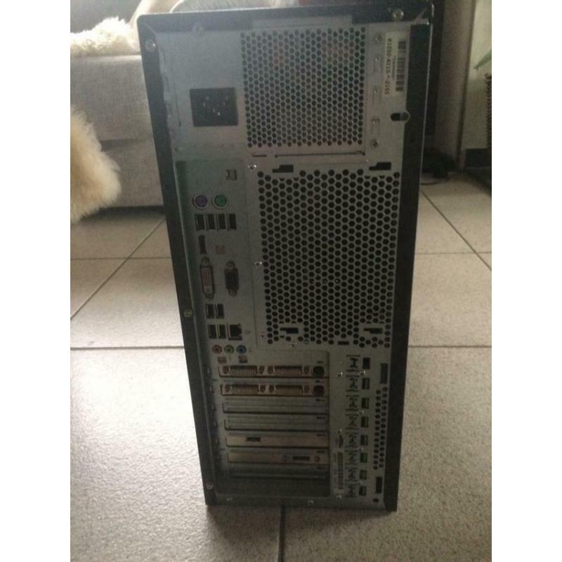 Fujitsu W510 Intel Xeon 32GB DDR3 + 250GB SSD