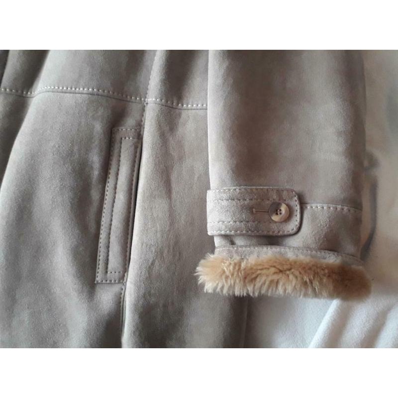 Magnifique manteau lammy pour homme, chaud et luxueux.
