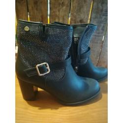 Chaussures neuves