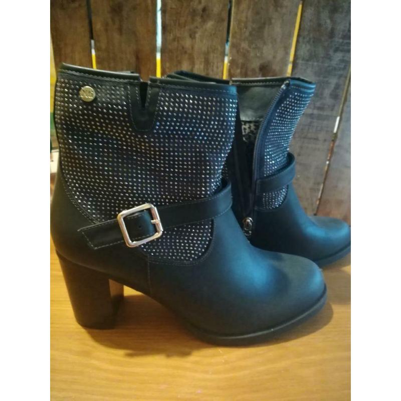 Chaussures neuves