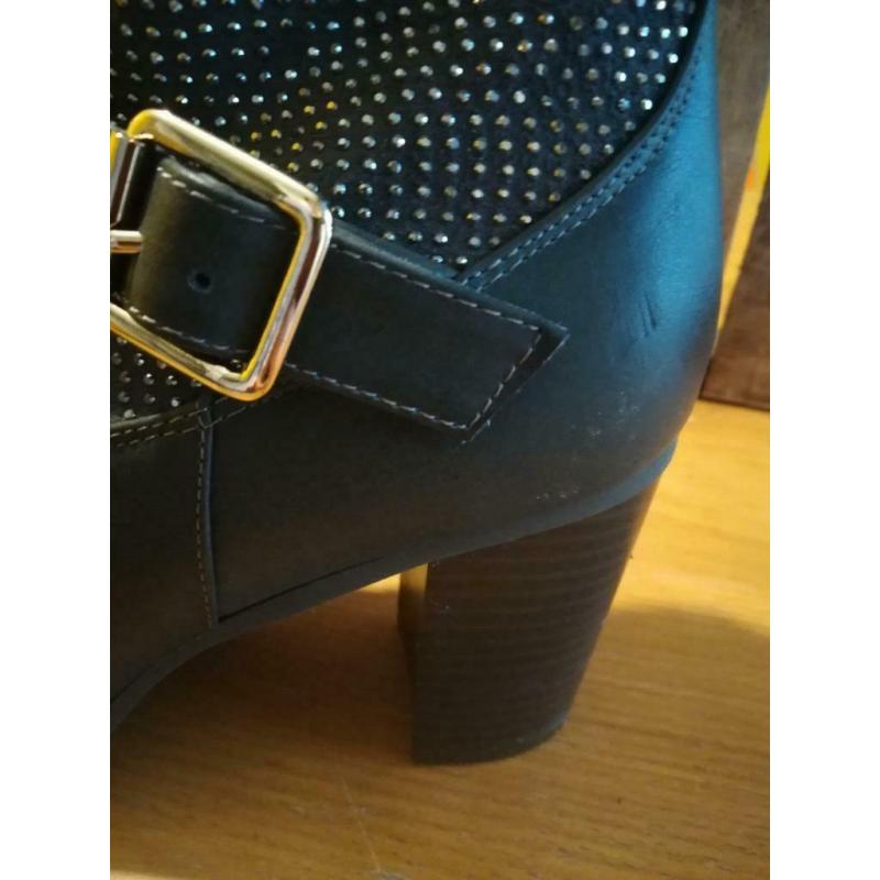 Chaussures neuves