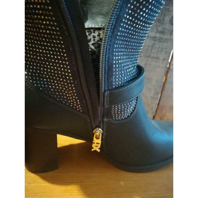 Chaussures neuves