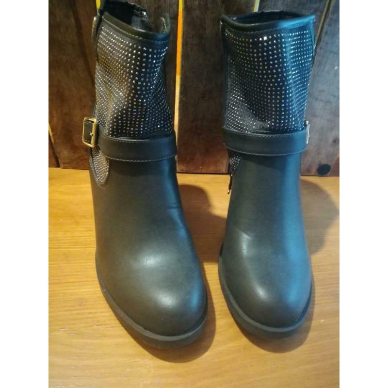Chaussures neuves