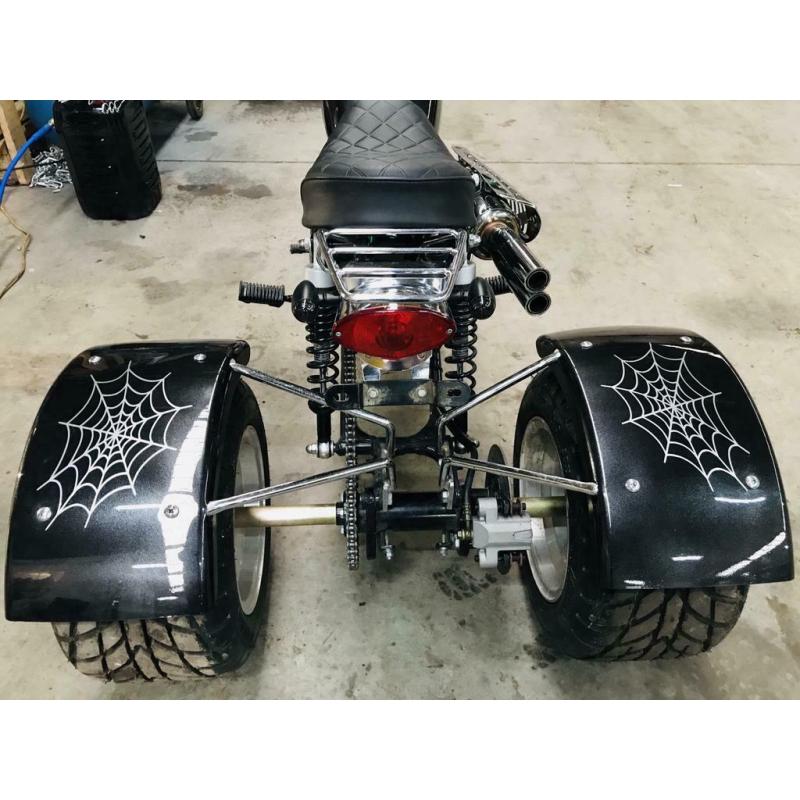 Monkey Skyteam Trike, édition araignée