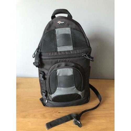 Cameratas Lowepro slingshot 300 aw