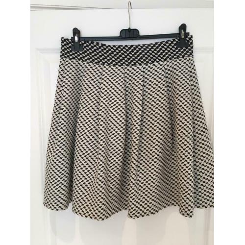 Jupe courte motif noir et blanc