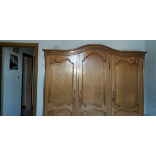 Chambre à coucher en chêne sculptée