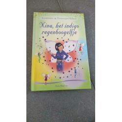 Nina het indigo Regenboogelfje